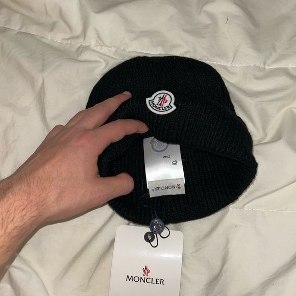 Black Moncler beanie - Picture 3 of 3